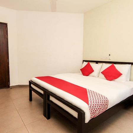 Saninro Hotel - Ragama Habitación foto