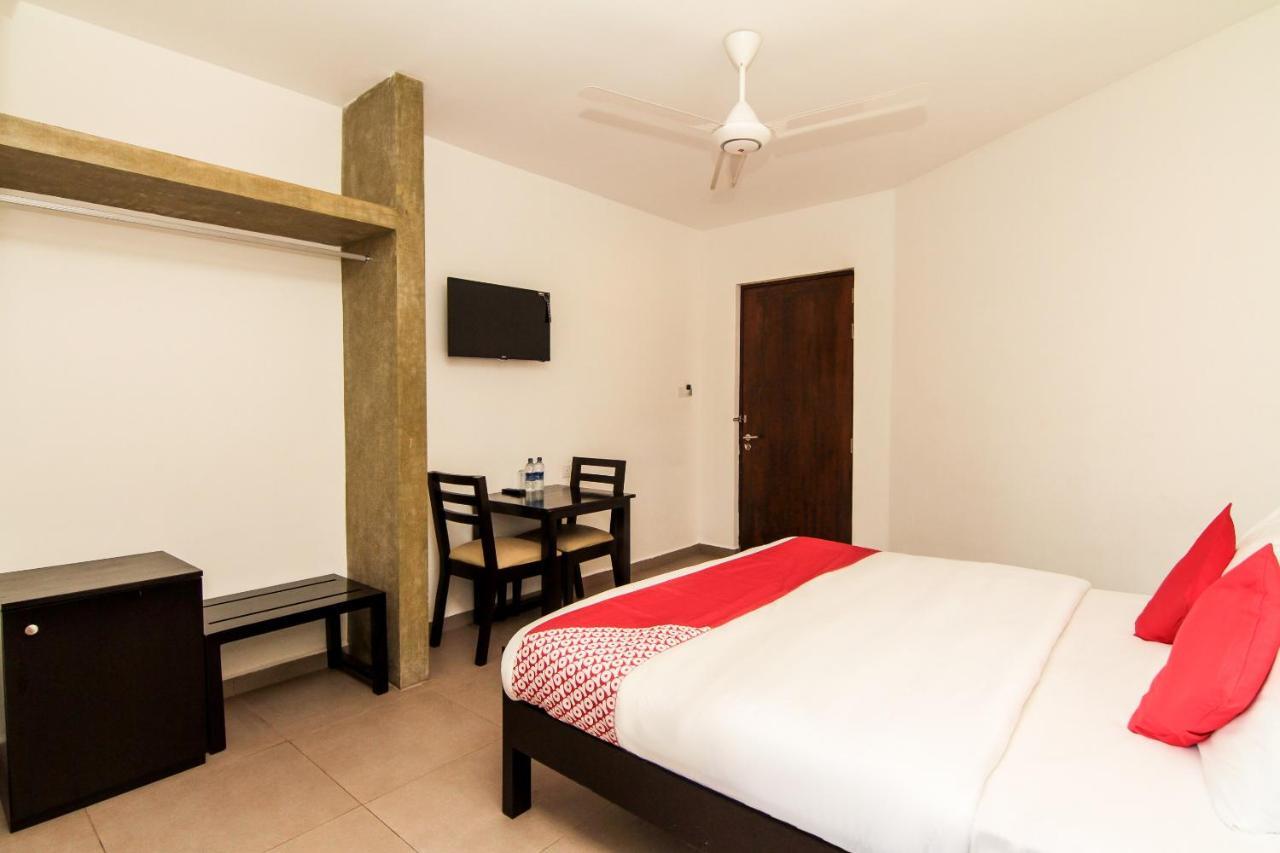 Saninro Hotel - Ragama Habitación foto